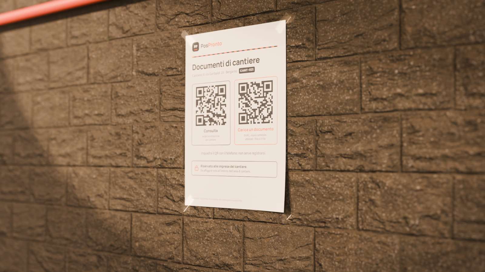 Foglio A4 con i due QR di PosPronto, attaccato con lo scotch al muro all'interno di un cantiere
